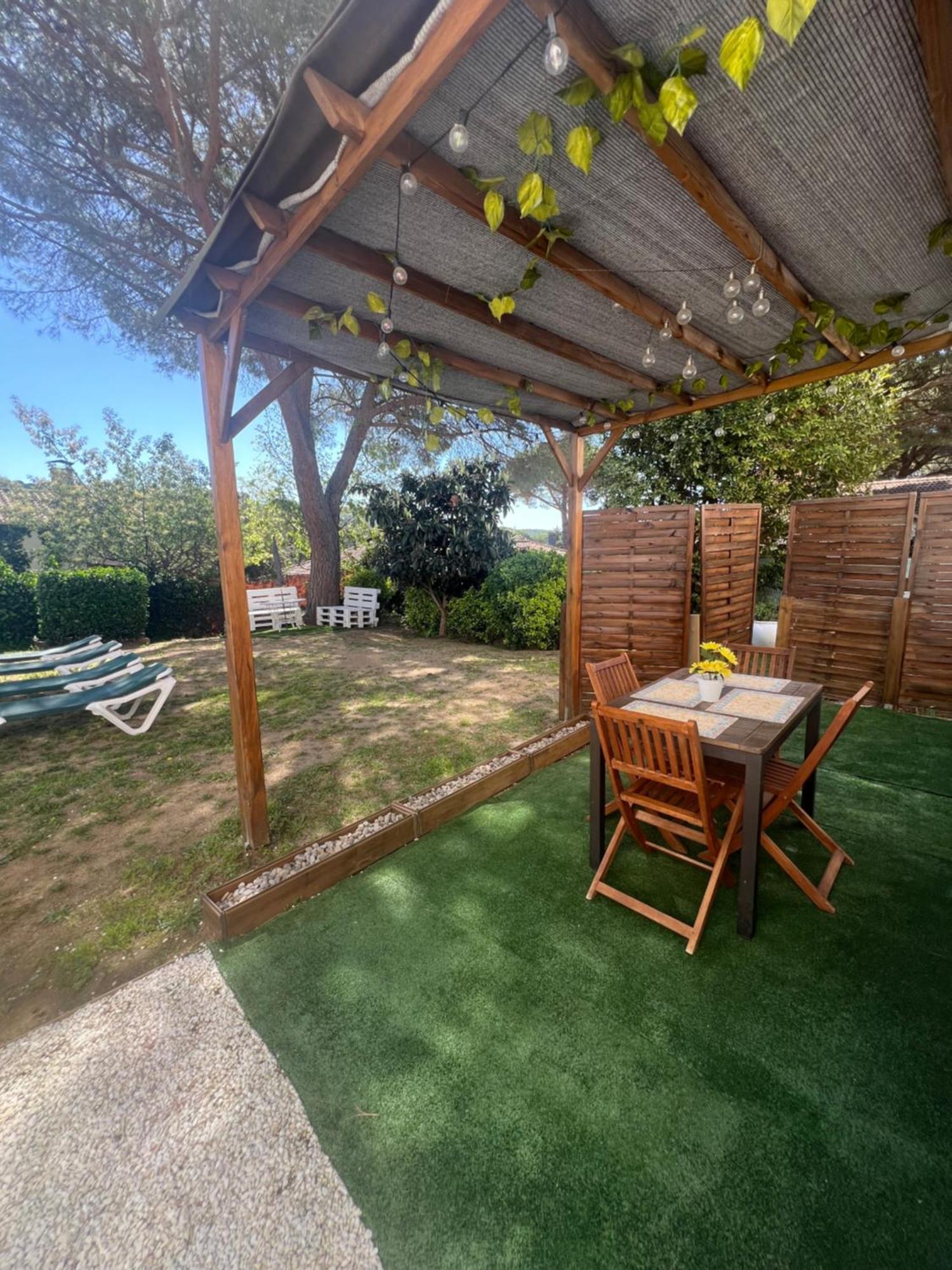 Apartamento Loft, Jardin Y Piscina Privada Romanya de la Selva Экстерьер фото